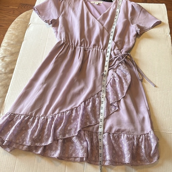 Francesca‘s-mi ami-M-Lavender purple-wrap dress.Tie detail, built in slip v-neck - Picture 12 of 13